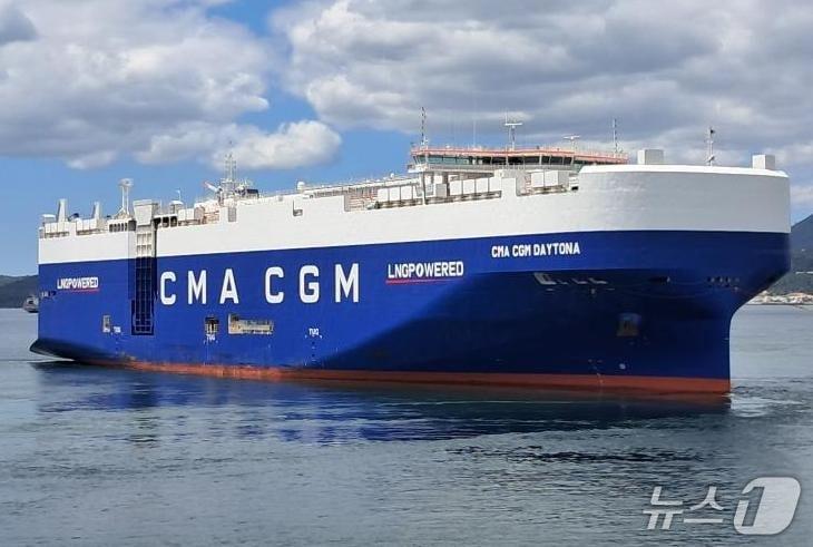 본문 이미지 - 부산항에서 LNG를 공급받는 카캐리어선 CMA CGM 데이토나 호 (부산항만공사 제공. 재판매 및 DB금지)
