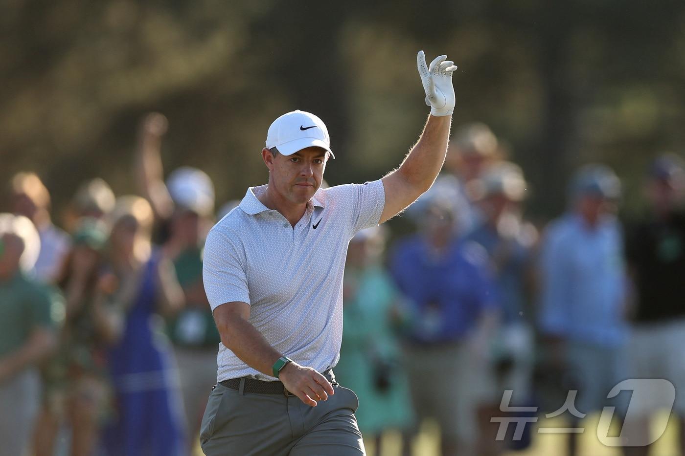 본문 이미지 - 마스터스 토너먼트 단독 선두에 오른 로리 매킬로이. ⓒ AFP=뉴스1