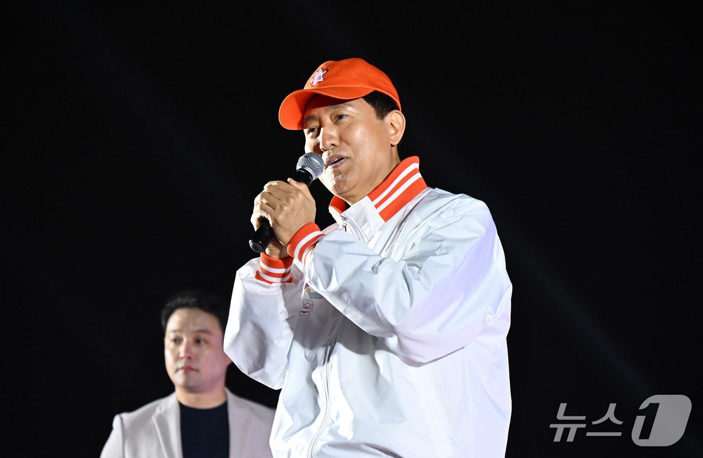 본문 이미지 - 오세훈 서울시장이 지난 10일 영등포구 여의도한강공원에서 열린 '2026 서울스프링페스티벌'에서 인사말을 하고 있다.(서울시 제공)