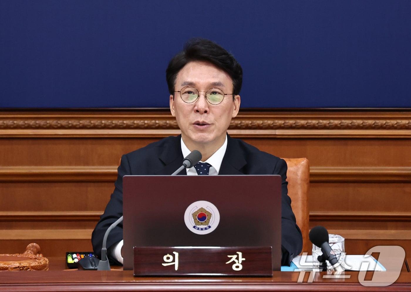 본문 이미지 - 김민석 국무총리가 11일 오전 서울 종로구 정부서울청사에서 열린 임시 국무회의에서 모두발언을 하고 있다. 2026.4.11 ⓒ 뉴스1 구윤성 기자