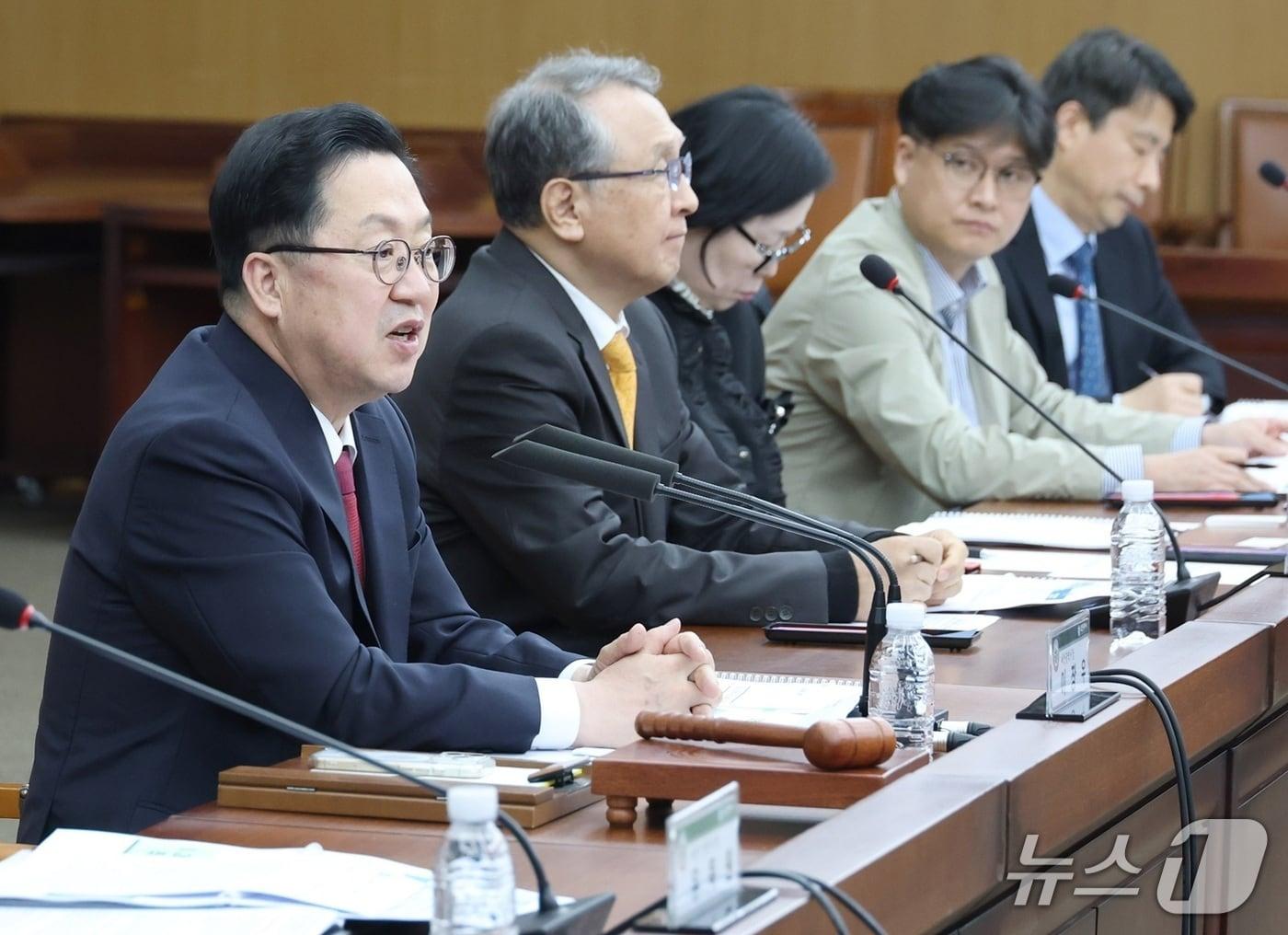 본문 이미지 - 이장우 대전시장이 과학기술위원회를 주재하고 있다.(대전시 제공. 재판매 및 DB금지)/뉴스1