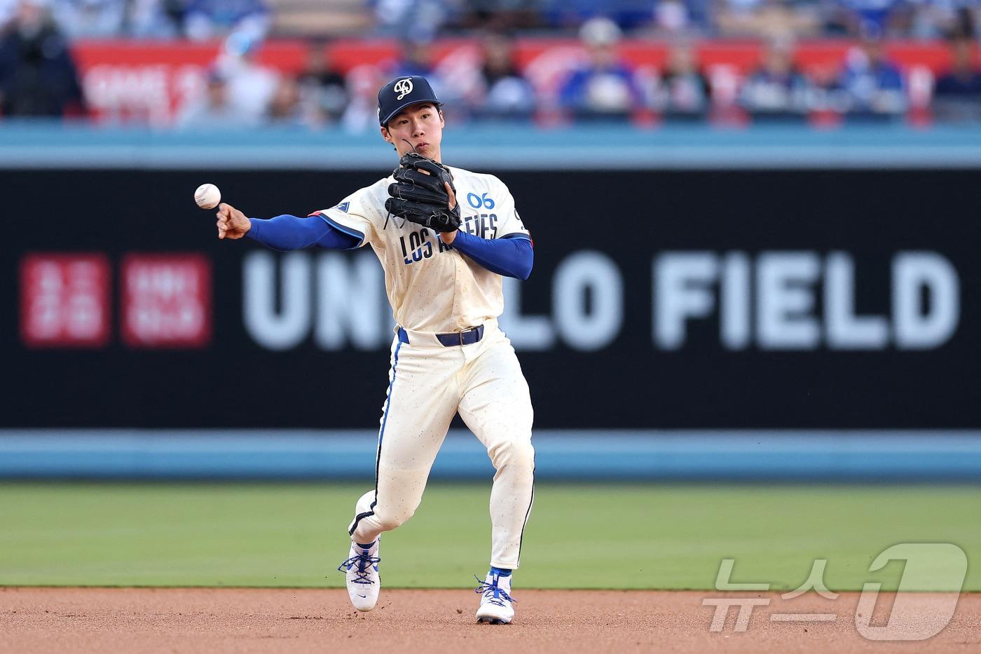 본문 이미지 - LA 다저스 김혜성이 12일(한국시간) 열린 2026 메이저리그 텍사스 레인저스전에서 멀티 출루를 기록했다. ⓒ AFP=뉴스1