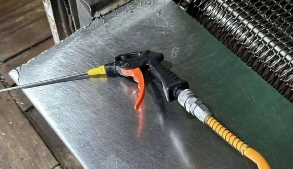 본문 이미지 - 피해 노동자의 공장에서 사용중인 에어건. 출처=JTBC