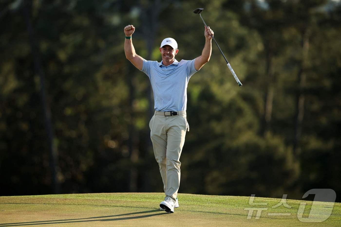 본문 이미지 - 로리 매킬로이가 마스터스 토너먼트에서 2연속 우승을 달성했다. ⓒ AFP=뉴스1
