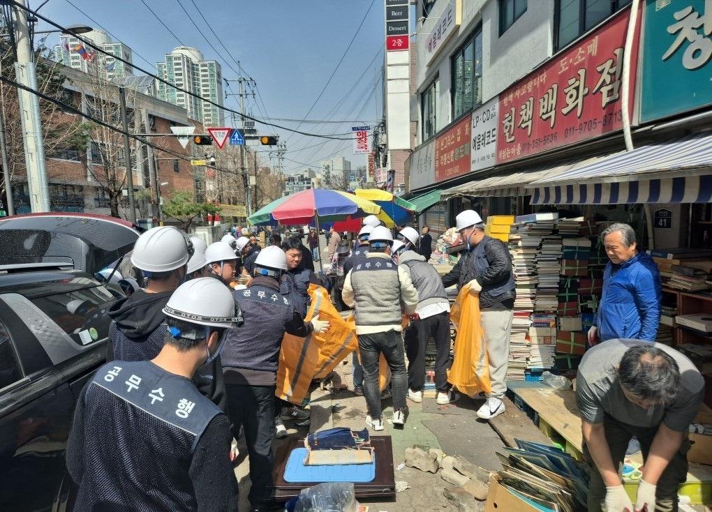 본문 이미지 - 동묘 정비 모습(종로구 제공)