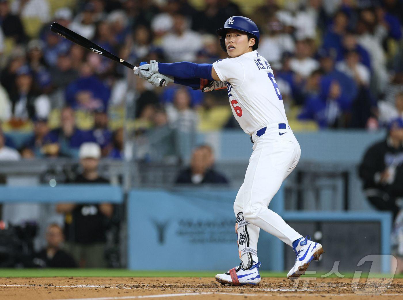 본문 이미지 - LA 다저스 김혜성이 13일(한국시간) 열린 2026 메이저리그 텍사스 레인저스전에서 2타수 무안타로 침묵했다. ⓒ AFP=뉴스1