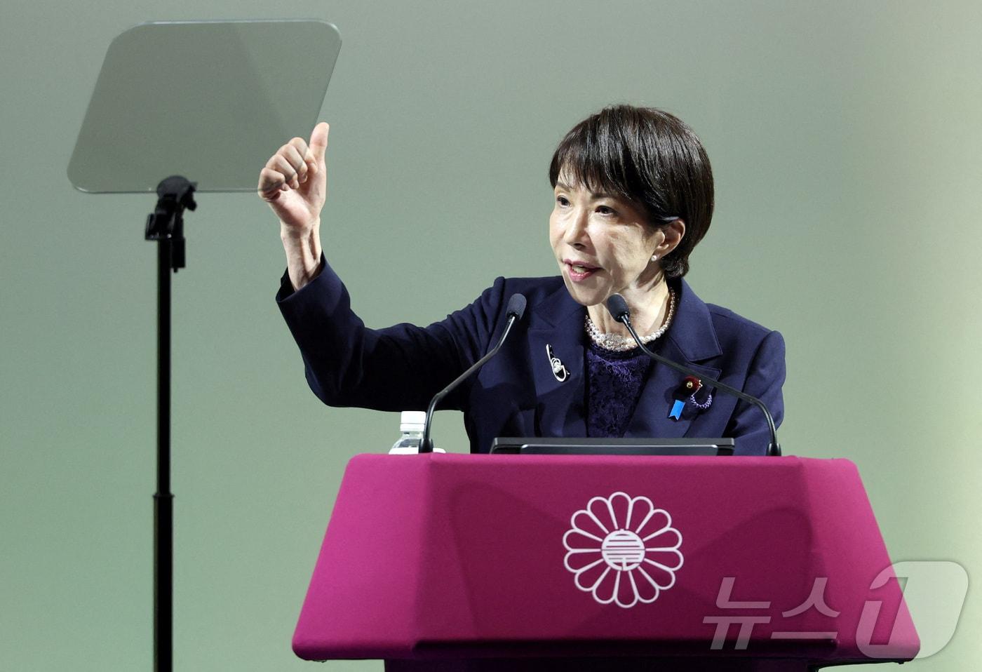 본문 이미지 - 12일 다카이치 사나에 일본 총리가 도쿄에서 열린 자민당 당대회에 참석해 연설하고 있다. 2026.04.12 ⓒ 로이터=뉴스1