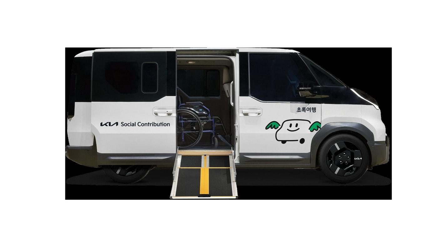 본문 이미지 - 기아 초록여행이 신규 도입하는 'PV5 WAV' 차량. (기아 초록여행 제공)
