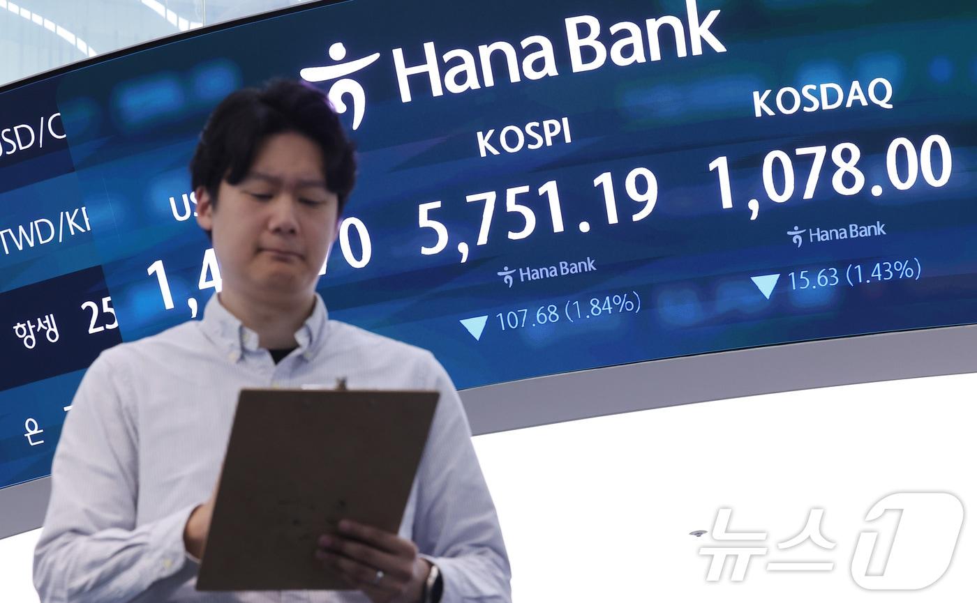 본문 이미지 - 서울외환시장에서 달러·원 환율은 전일 오후 3시 30분 주간종가 대비 12.9원 오른 1495.4원에 출발했다. 2026.4.13 ⓒ 뉴스1 김성진 기자