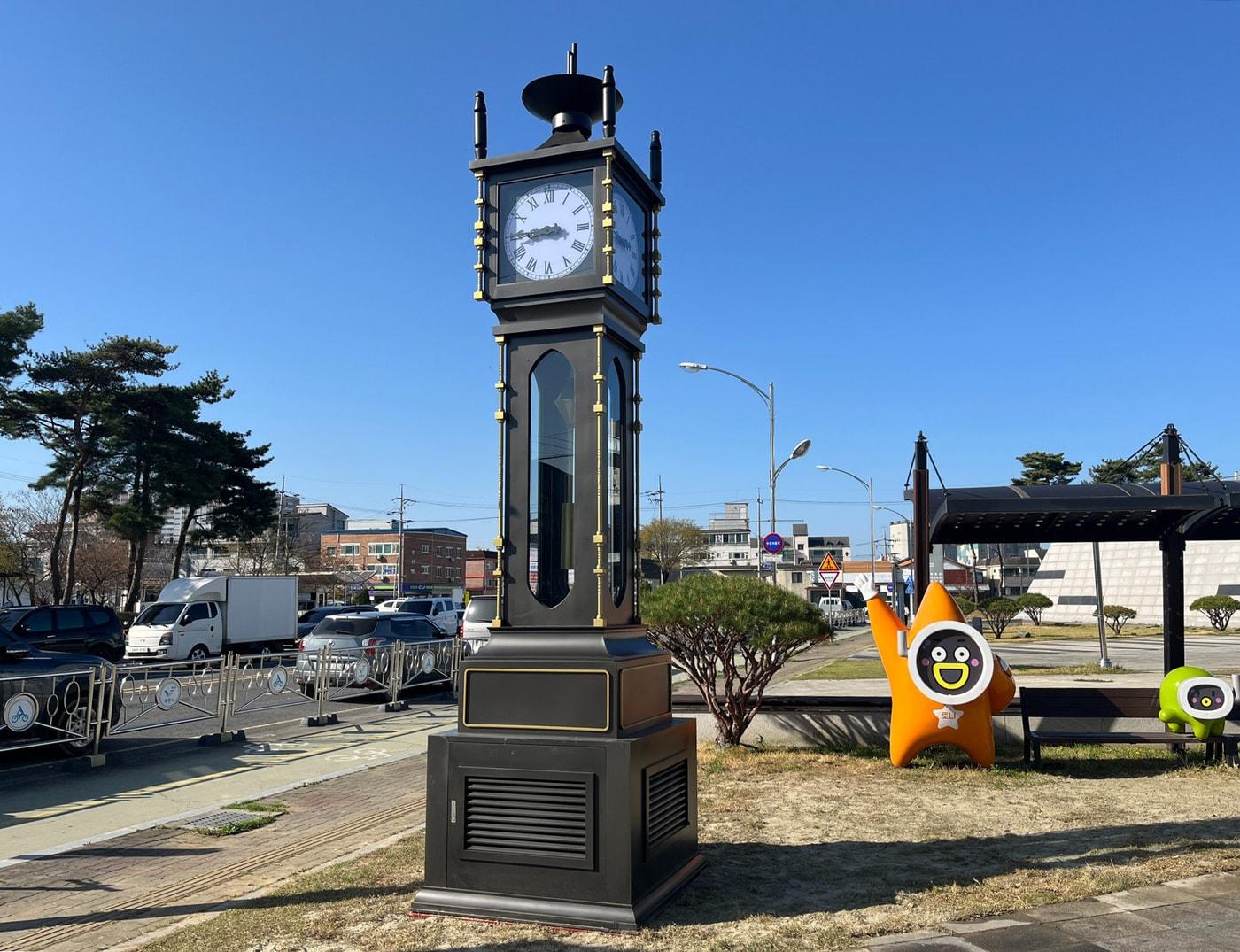 본문 이미지 - 보령 옛 대천역에 조성된 시계탑 모습.(시 제공. 재판매 및 DB금지)/뉴스1