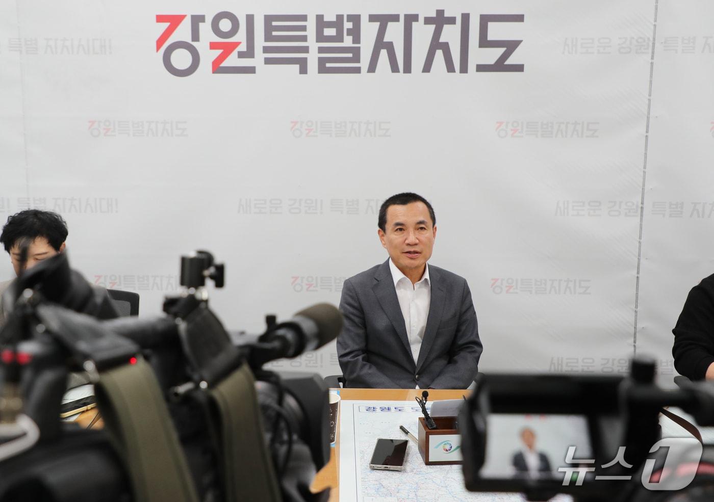 본문 이미지 - 기자간담회에서 발언하는 김진태 강원도지사.(자료사진. 재판매 및 DB금지))/뉴스1 DB