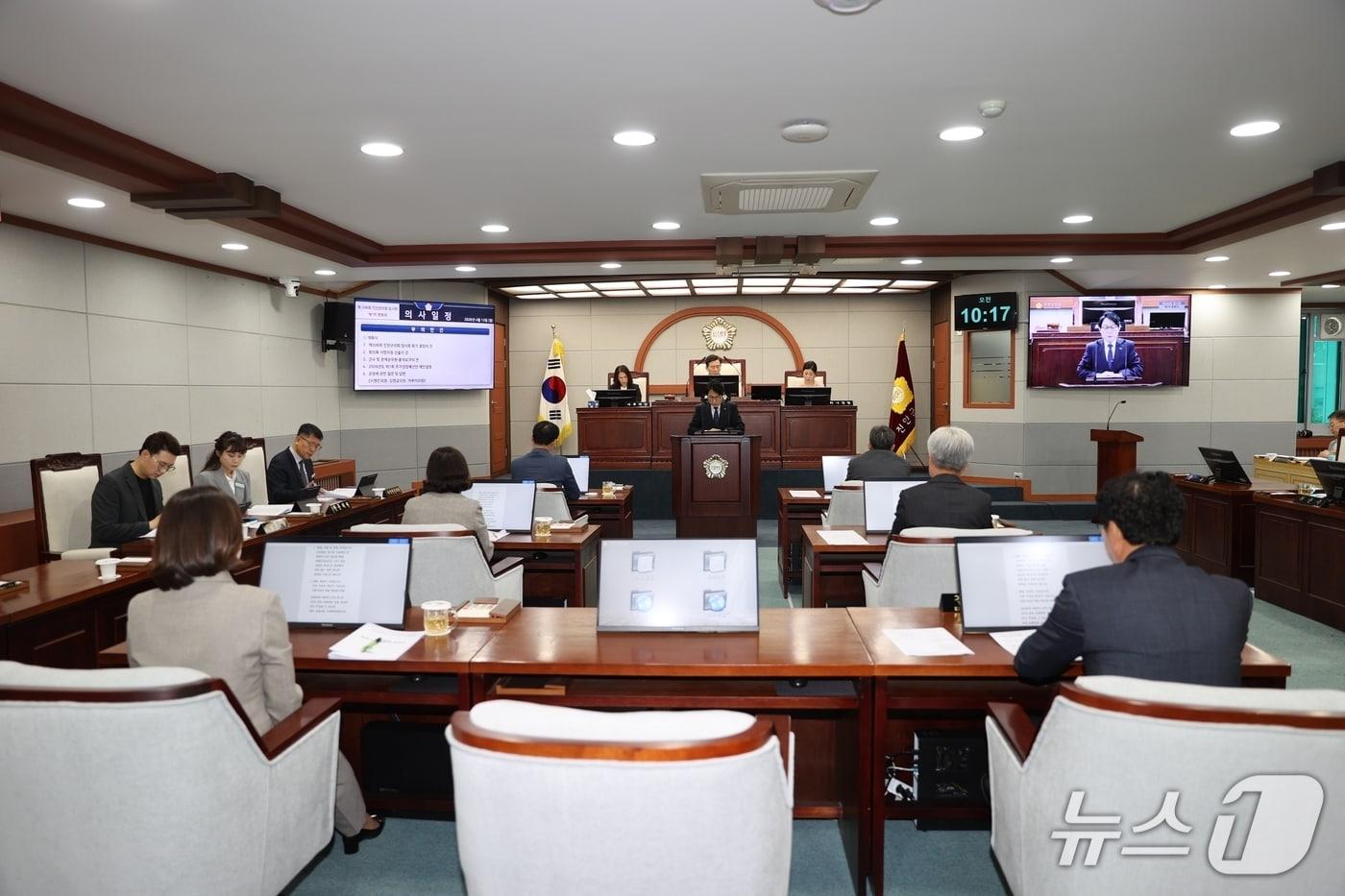 본문 이미지 - 13일 전북 진안군의회가 제306회 임시회를 개회하고 24일까지 12일간의 일정에 돌입했다.(진안군의회제공, 재판매 및 DB금지)2026.4.13/뉴스1