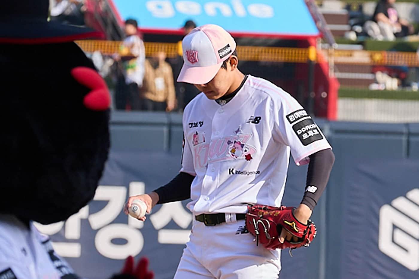 본문 이미지 - 넥슨 ‘메이플스토리’ 지식재산권(IP)이 프로야구 구단 KT 위즈와 브랜드데이를 진행했다.(넥슨 제공. 재판매 및 DB금지)2026.4.13 ⓒ 뉴스1