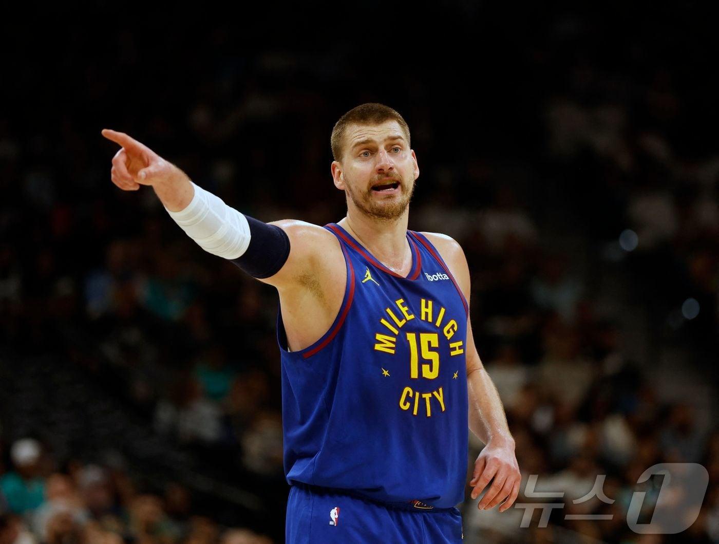 본문 이미지 - 니콜라 요키치는 2025-26시즌 65경기를 뛰어 개인상 수상 자격 요건을 충족했다. ⓒ AFP=뉴스1