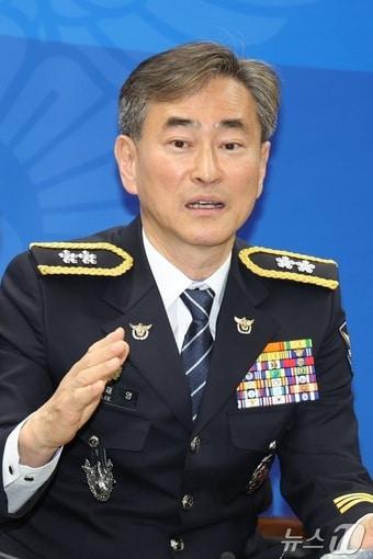 본문 이미지 - 이재영 신임 전북경찰청장이 13일 전북 전주시 전북경찰청에서 기자실을 방문해 간담회를 열고 질의에 답변을 하고 있다. 2026.4.13 ⓒ 뉴스1 유경석 기자
