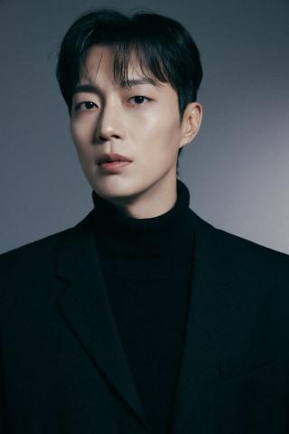 본문 이미지 - 배우 윤두준. (LG 트윈스 제공)