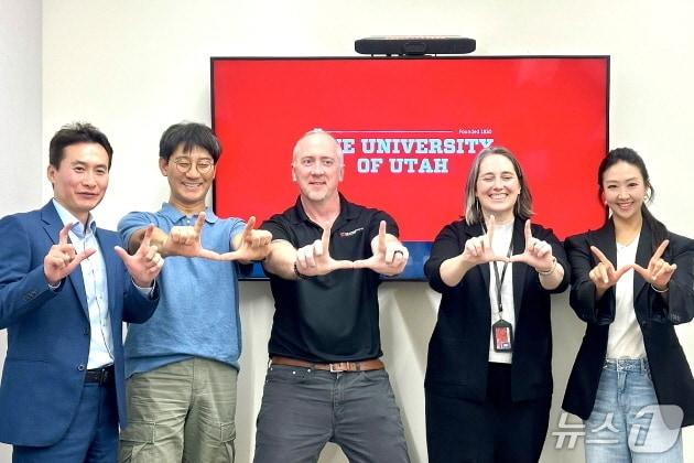 본문 이미지 - 지난 2025년 9월 미국 유타대학교에 방문한 우석대학교 태권도학과 관계자들.(우석대 제공, 재판매 및 DB 금지)/뉴스1