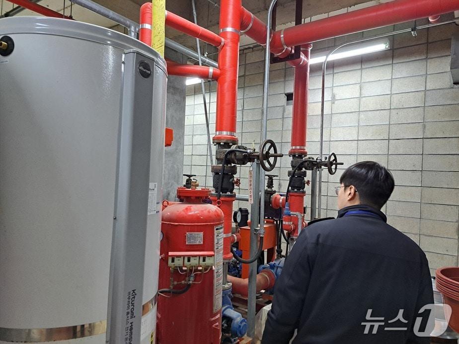 본문 이미지 - 강원특별자치도 소방본부가 도내 주요 공장 및 종교시설(사찰 제외)에 대해 화재안전조사를 실시했다. (도소방본부 제공, 재판매 및 DB금지)