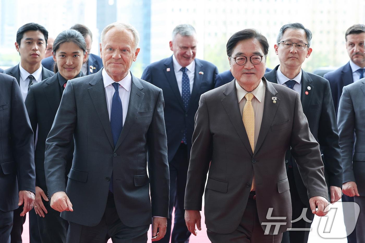 본문 이미지 - 우원식 국회의장이 13일 서울 여의도 국회에서 도날드 투스크 폴란드 총리를 접견하고 있다. 2026.4.13 ⓒ 뉴스1 신웅수 기자