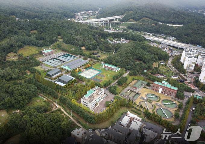 본문 이미지 - 안양시 청계통합정수장.(안양시 제공. 재판매 및 DB금지)/뉴스1