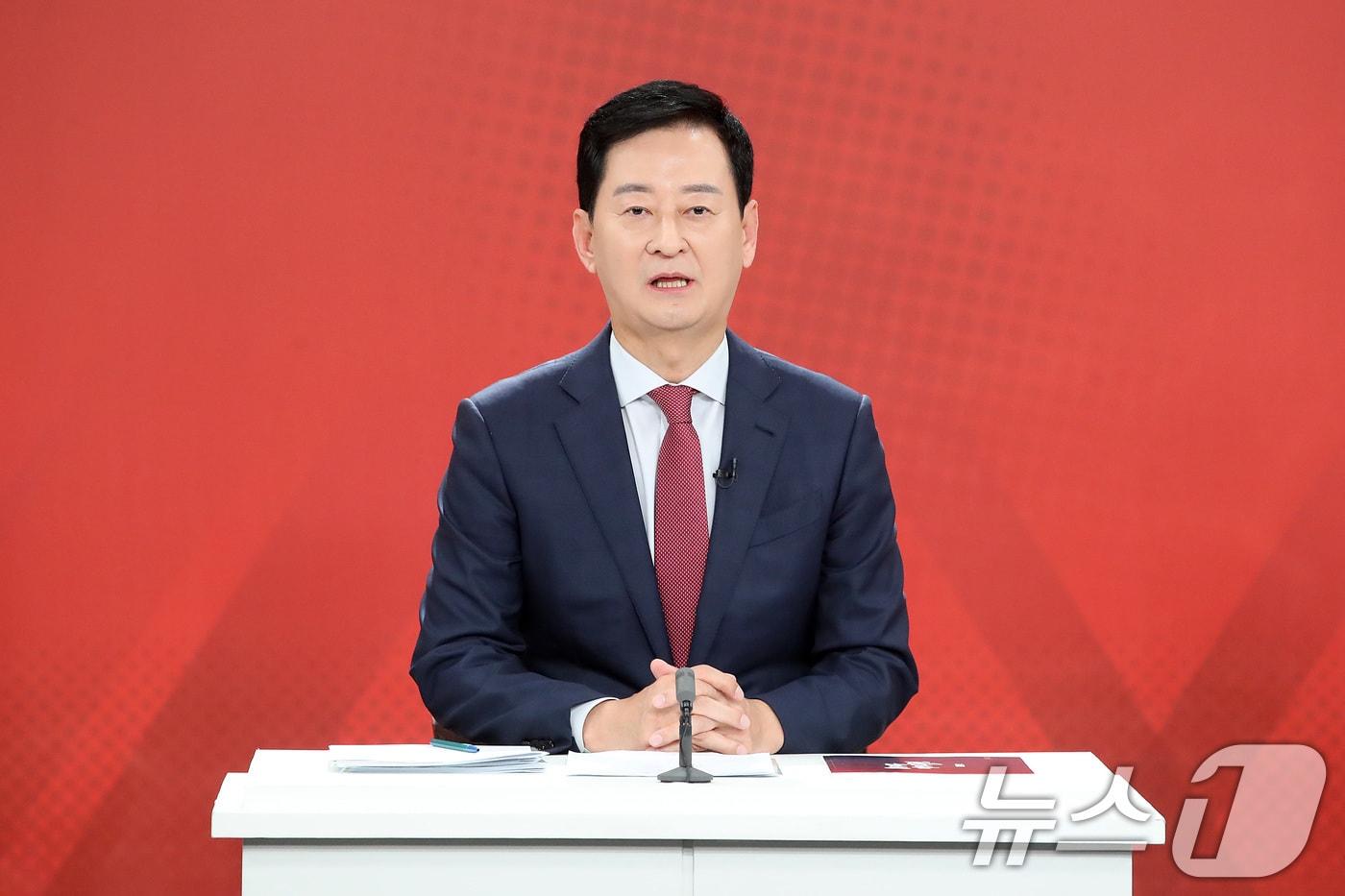 본문 이미지 - 13일 오후 대구 수성구 대구MBC에서 열린 '제9회 전국동시지방선거 국민의힘 대구시장 경선 비전토론회'에서 최은석 후보가 발언하고 있다. 2026.4.13 ⓒ 뉴스1 공정식 기자