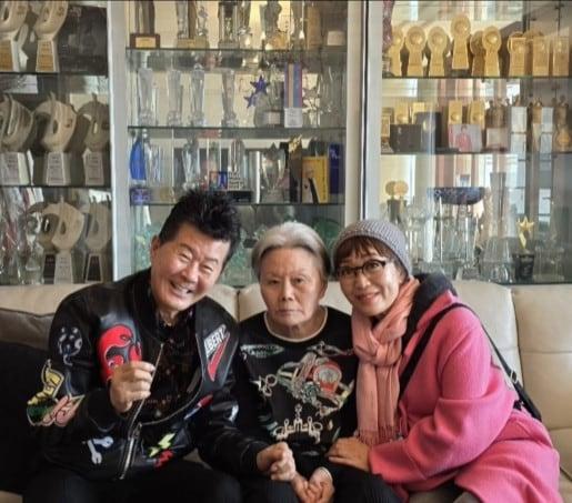 본문 이미지 - 태진아, 이옥형 씨, 하춘화(태진아 SNS 갈무리)