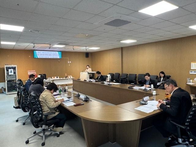 본문 이미지 - 고향사랑기부제 답례품 선정위원회 진행 모습.(서천군 제공. 재판매 및 DB금지)/뉴스1