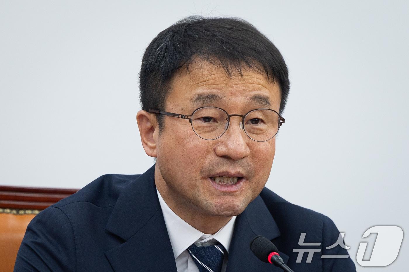 본문 이미지 - 한병도 더불어민주당 원내대표가 14일 서울 여의도 국회에서 열린 원내대책회의에서 모두 발언을 하고 있다. 2026.4.14 ⓒ 뉴스1 유승관 기자