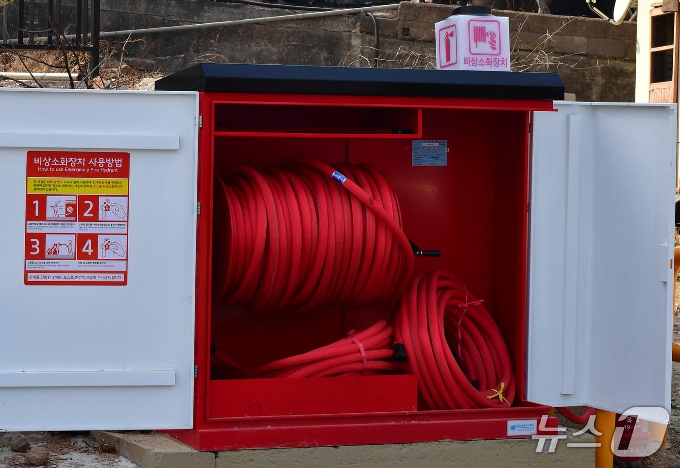 본문 이미지 - 경북 영덕군 영덕읍의 한 마을에 설치된 호스릴비상소화장치.(뉴스1 자료, 재판매 및 DB금지) 2026.4.14/뉴스1 