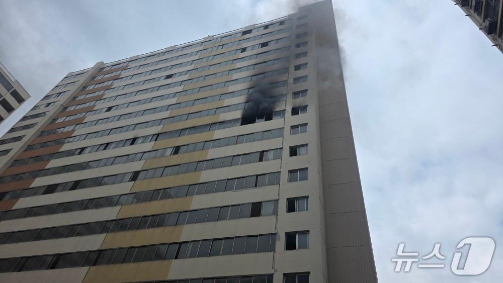 본문 이미지 - 화재 현장 모습.(전북 소방 제공. 재판매 및 DB 금지)