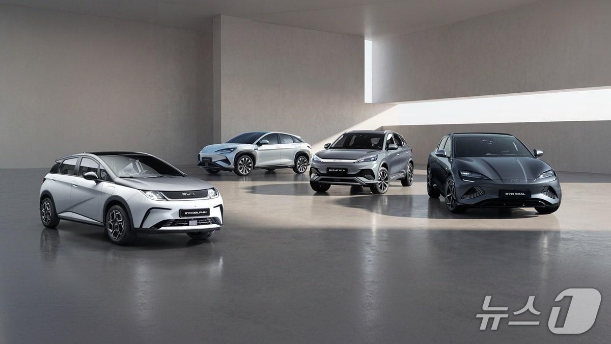 본문 이미지 - BYD코리아 차량. 왼쪽부터 돌핀, 씨라이언7, 아토3, 씰. (BYD코리아 제공)