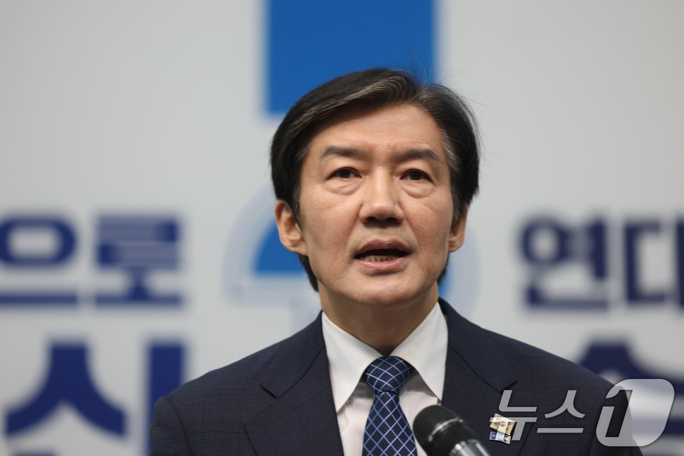 본문 이미지 - 조국 조국혁신당 대표가 14일 서울 여의도 국회에서 6.3 국회의원 재보궐선거 평택을 출마 기자회견을 하고 있다. 2026.4.14 ⓒ 뉴스1 이승배 기자