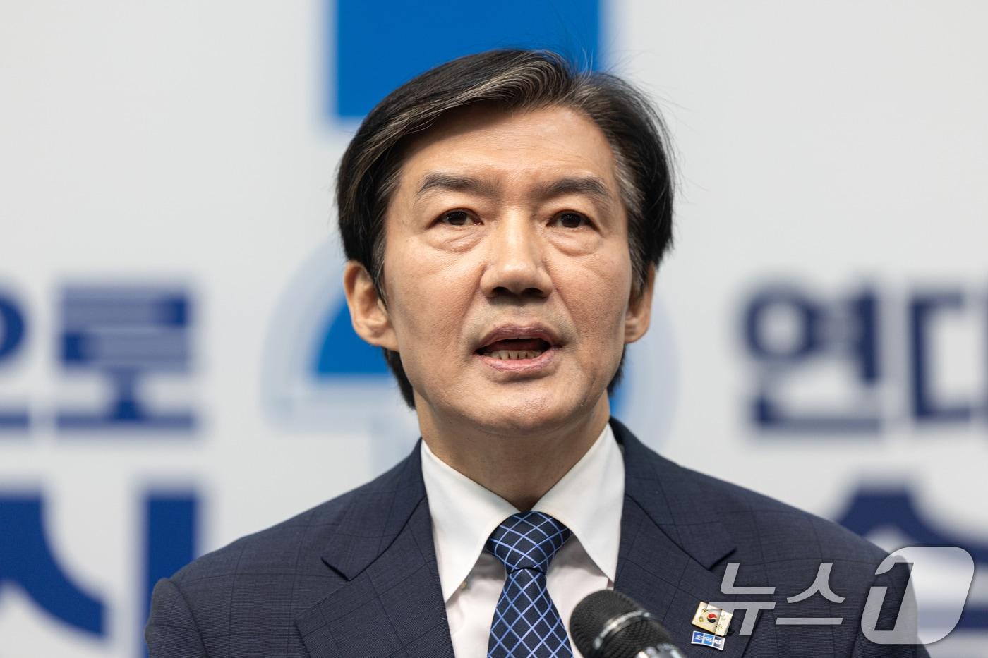 본문 이미지 - 조국 조국혁신당 대표가 14일 서울 여의도 국회에서 6.3 국회의원 재보궐선거 평택을 출마 기자회견을 하고 있다. 2026.4.14 ⓒ 뉴스1 이승배 기자