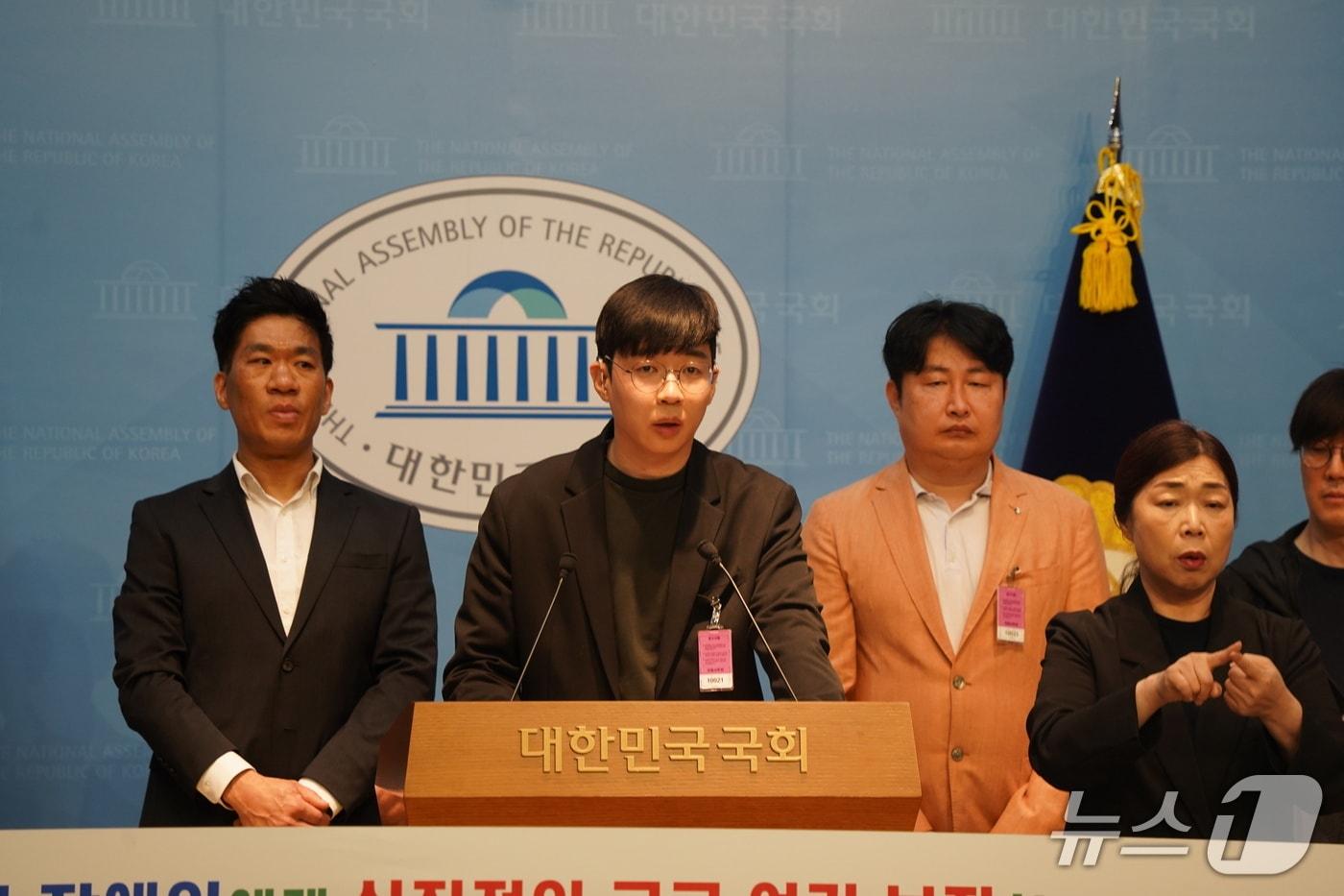 본문 이미지 - 강원 원주시청 공무원노동조합(원공노)이 지난 13일 국회에서 회견을 열고 장애인 공직자를 위한 '동료지원관(코디네이터) 제도'를 마련해달라고 촉구하는 입장을 밝혔다. (원주시청 공무원노동조합 제공. 재판매 및 DB금지) 2026.4.14/뉴스1