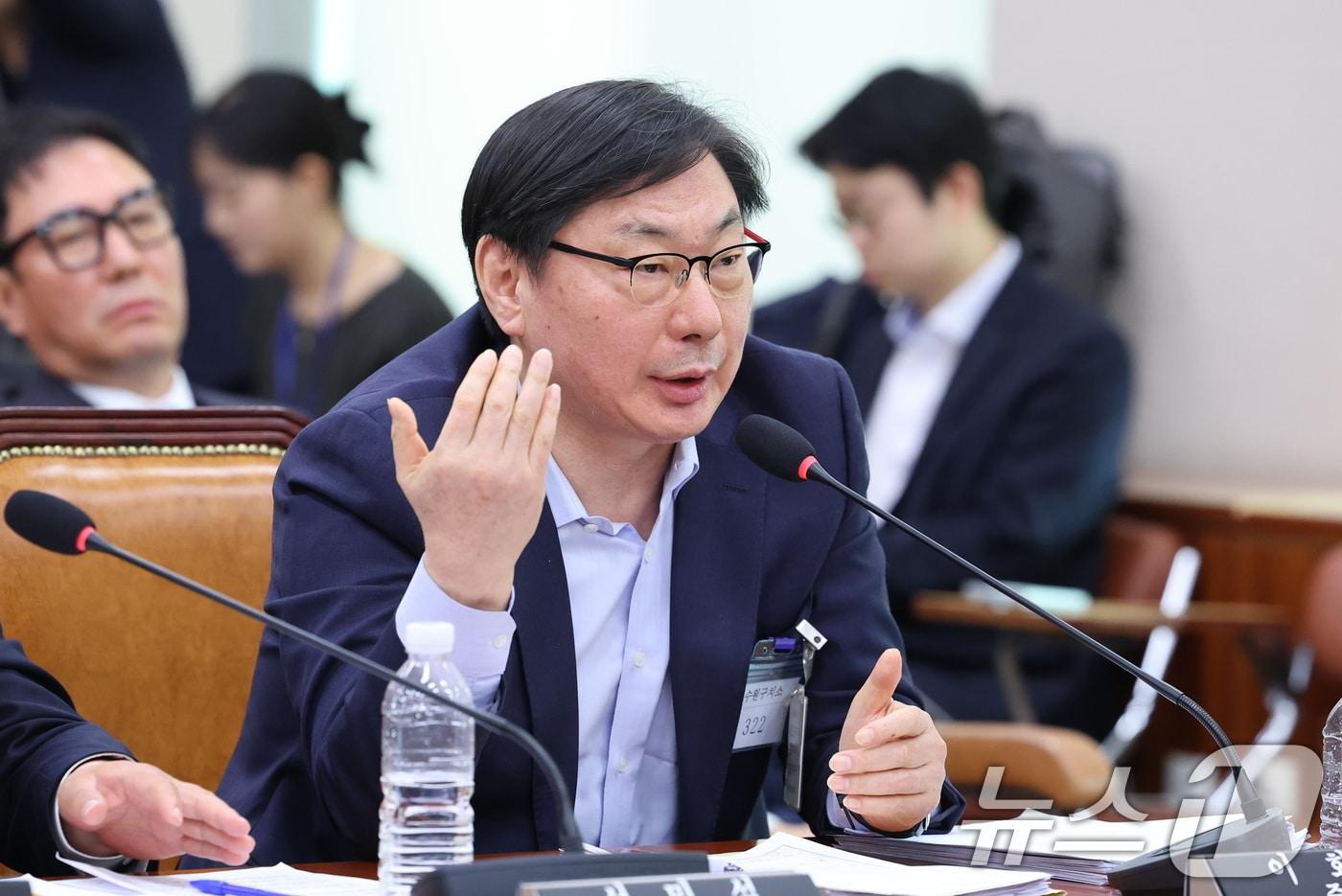 본문 이미지 - 이화영 전 경기도 평화부지사가 14일 서울 여의도 국회 윤석열정권정치검찰조작기소의혹사건진상규명국정조사특별위원회에서 열린 쌍방울 대북송금 조작기소 의혹 사건 청문회에서 발언을 하고 있다. 2026.4.14 ⓒ 뉴스1 신웅수 기자