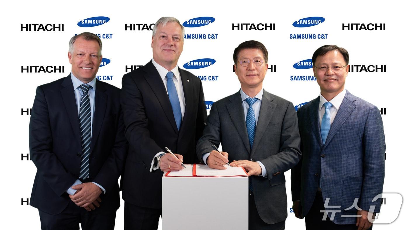 본문 이미지 -  왼쪽부터 니클라스 페르손(Niklas Persson) 히타치 에너지 전력 솔루션 사업부 CEO, 안드레아스 쉬렌베크(Andreas Schierenbeck) 히타치 에너지 CEO, 삼성물산 오세철 대표이사 사장, 삼성물산 이병수 해외영업실장(부사장).(삼성물산 제공)