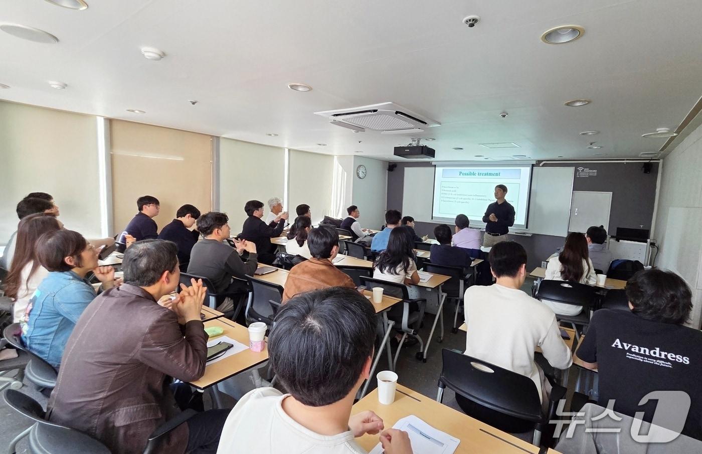 본문 이미지 - 한국수의임상피부학회는 12일 서울 강남구에서 심화 워크숍을 열었다. ⓒ 뉴스1