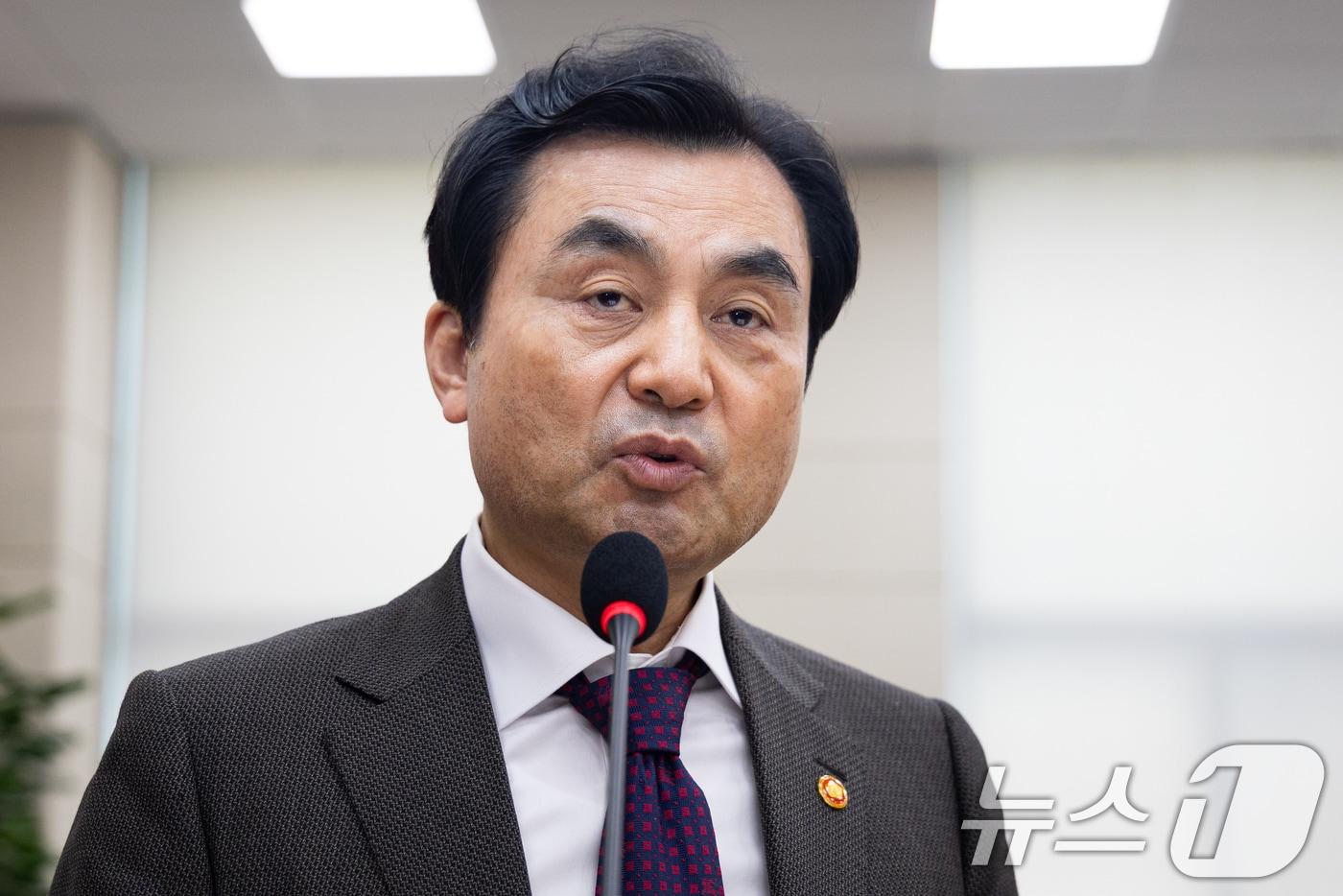 본문 이미지 - 안규백 국방부 장관. 2026.4.14 ⓒ 뉴스1 유승관 기자