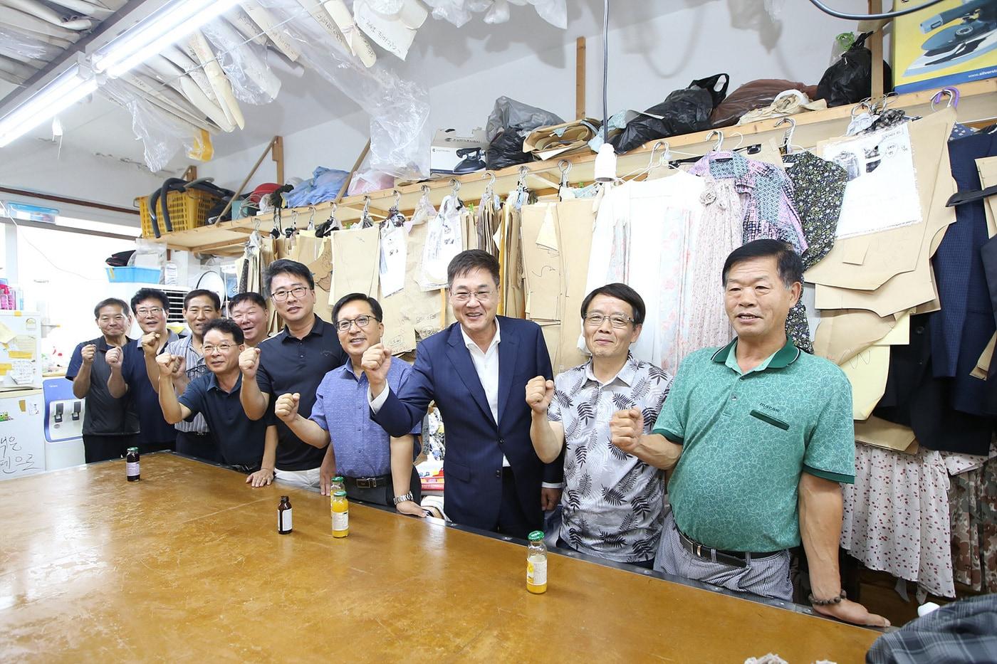 본문 이미지 - 정문헌 종로구청장 봉제사업장 방문(종로구 제공)