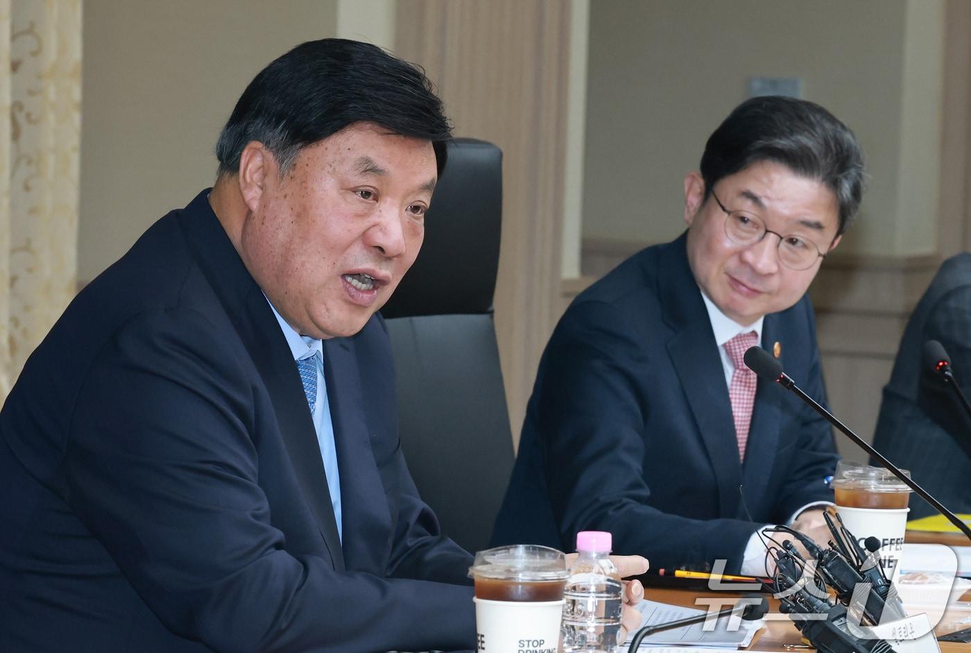 본문 이미지 - 서정진 셀트리온 회장 14일 서울 중구 예금보험공사에서 열린 국민성장펀드 제2차 전략위원회 회의에서 발언을 하고 있다. 2026.4.14 ⓒ 뉴스1 임세영 기자