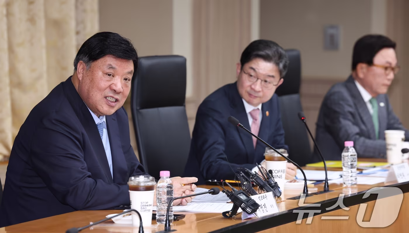 본문 이미지 - 서정진 셀트리온그룹 회장이14일 오후 서울 중구 예금보험공사 본사에서 열린 국민성장펀드 제2차 전략위원회 회의에서 모두발언을 하고 있다. 2026.4.14 ⓒ 뉴스1 임지훈 인턴기자