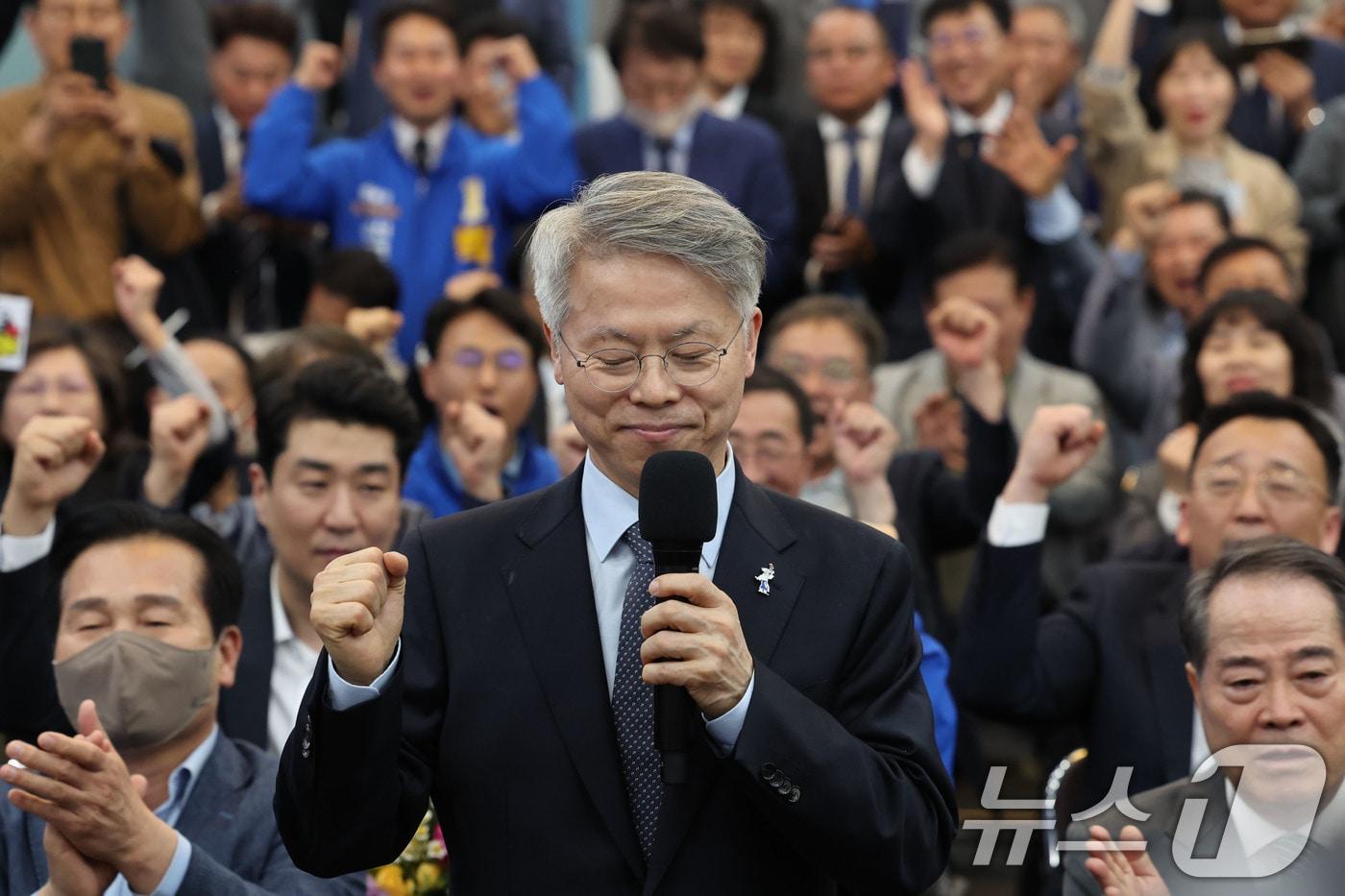 본문 이미지 - 14일 더불어민주당 전남광주통합특별시장 최종 후보로 결정된 민형배 후보가 소감을 발표하고 있다. ⓒ 뉴스1 김태성 기자