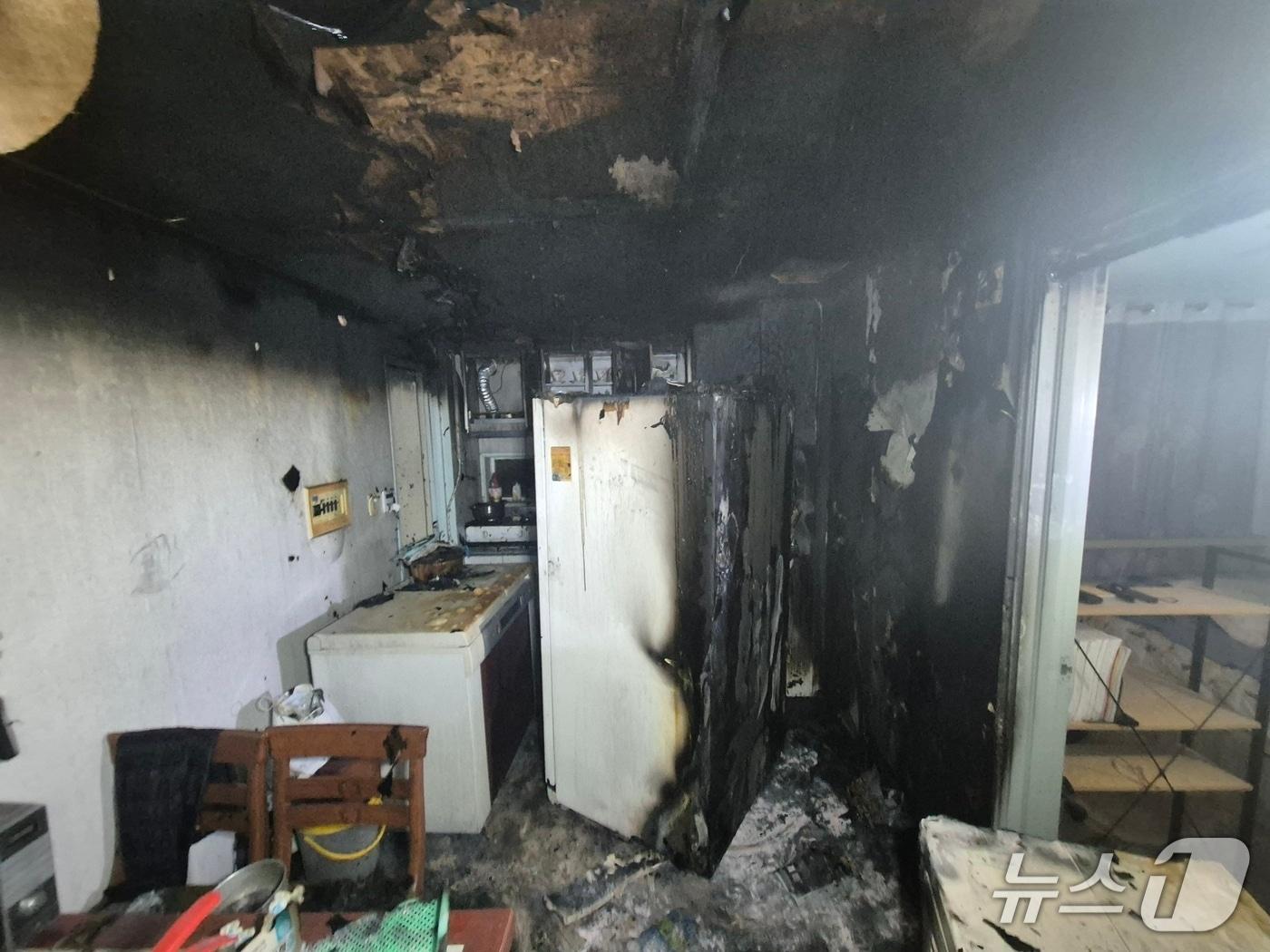 본문 이미지 - 보령 죽정동 아파트 화재 현장. 
