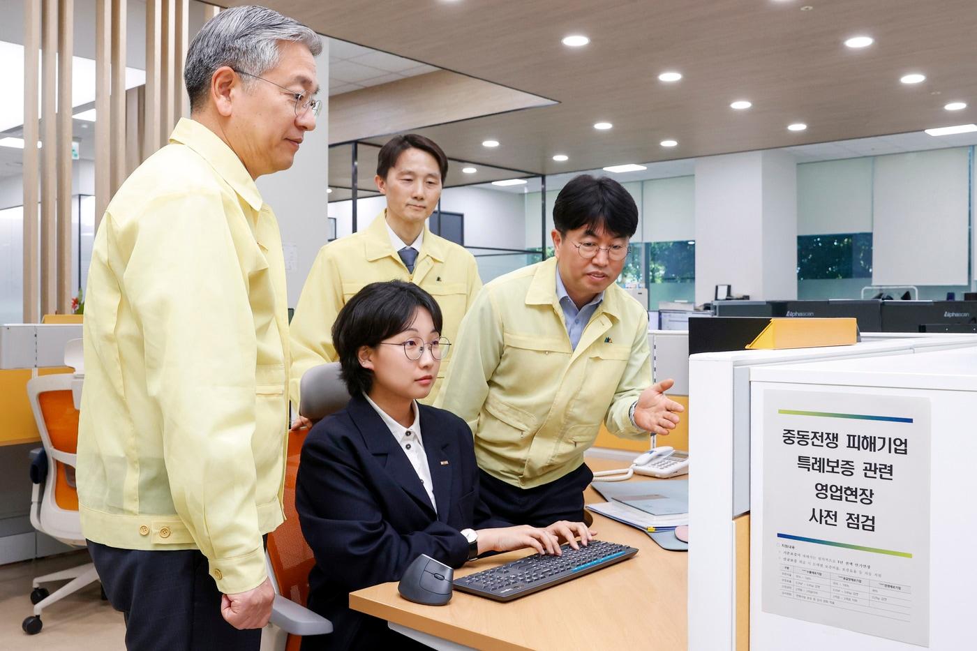 본문 이미지 - 동 전쟁 피해 중소기업 특례보증 지원 회의를 가진 기보 (기보 제공)