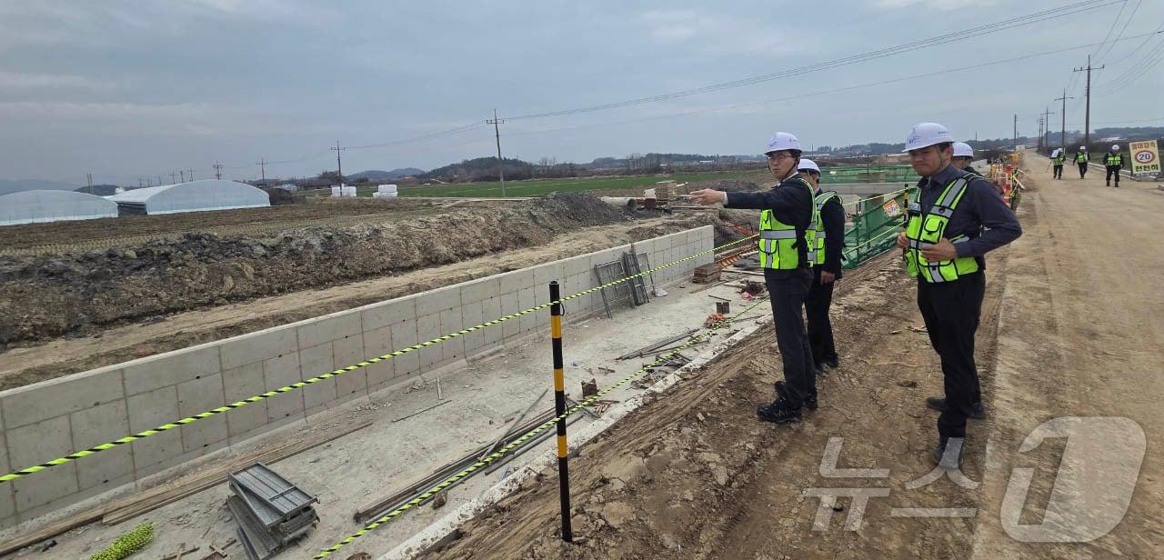 본문 이미지 - 한국농어촌공사 전남지역본부가 저수지와 방조제를 대상으로 '중대시민재해 예방 사전 위험성 평가'에 총력을 기울이고 있다.(전남본부 제공, 재배포 및 DB 금지) ⓒ 뉴스1