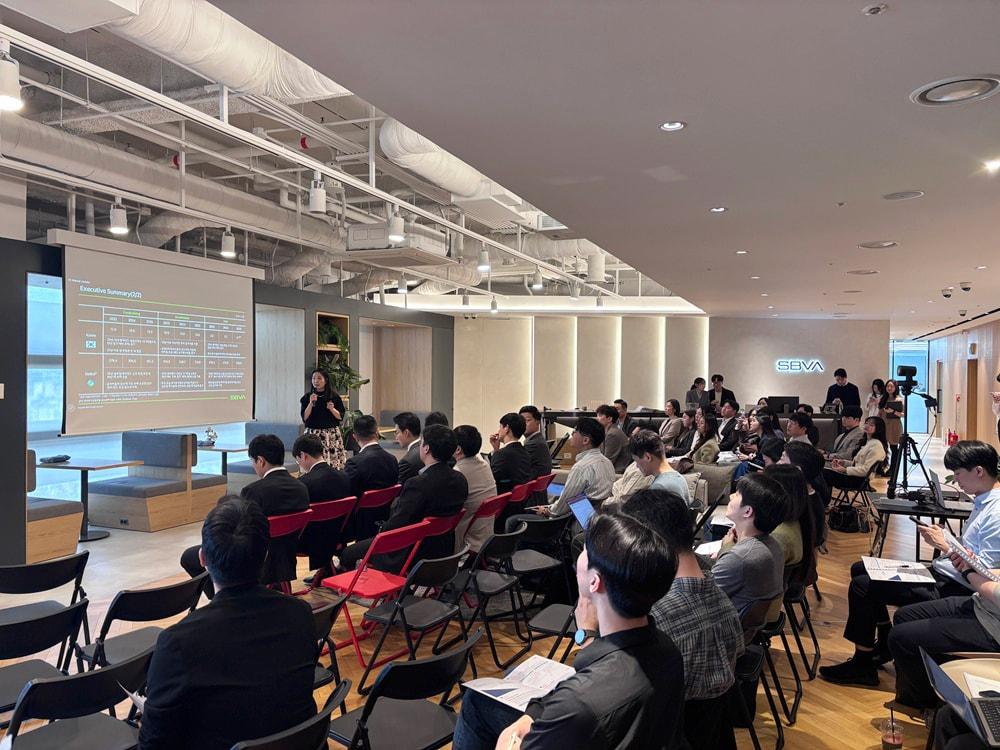 본문 이미지 - 이주연 SBVA IR 총괄 이사가  최근 시장 변화에 따른 투자 전략과 자금 조달 및 회수 여건 등 상장 트렌드를 소개하고 있다.(SBVA 제공)