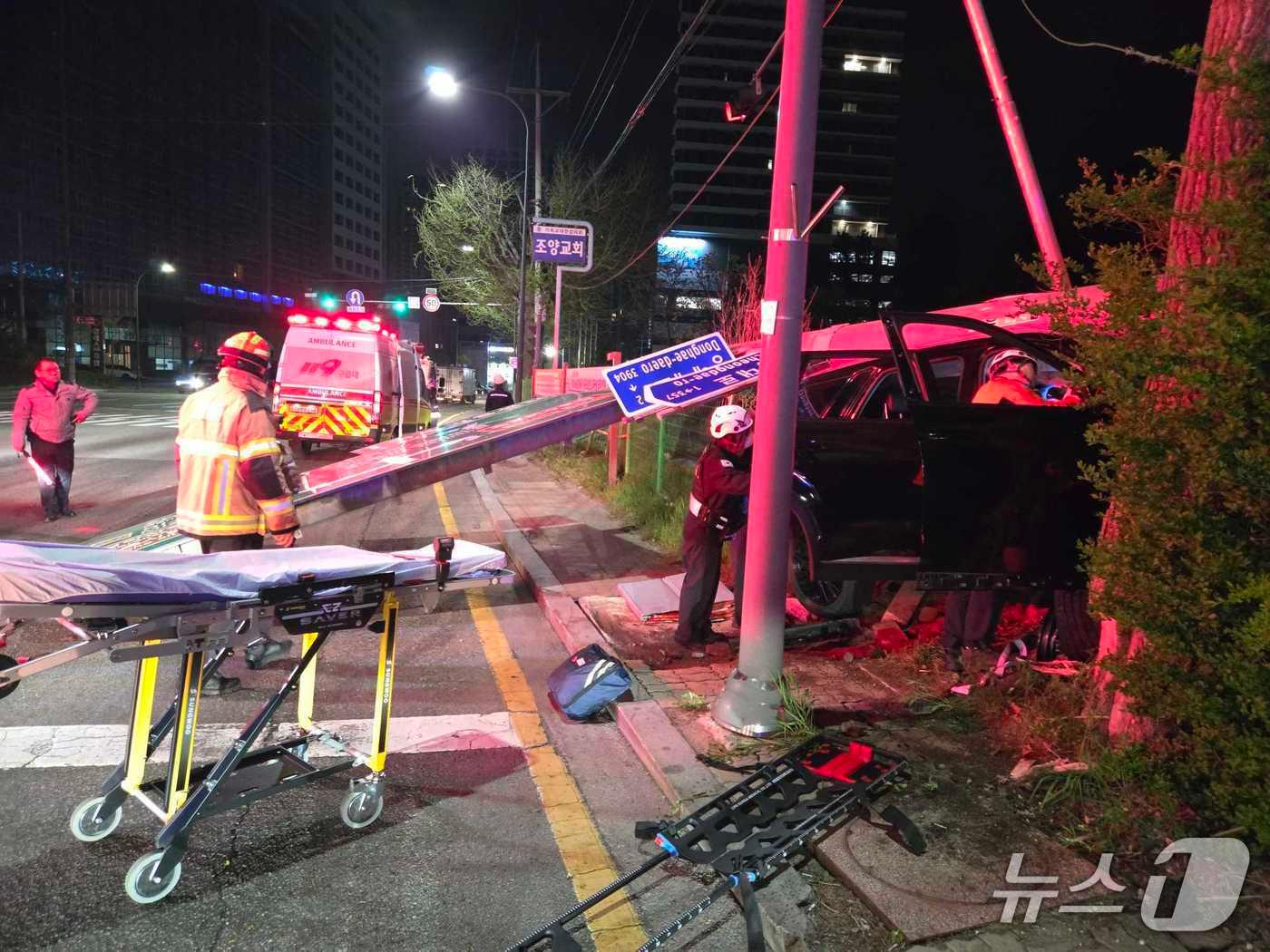 본문 이미지 - 속초 조양동 조양교차로 사고 현장.(강원도소방본부 제공, 재판매 및 DB금지)