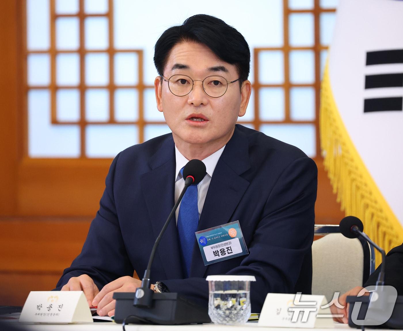 본문 이미지 - 박용진 규제합리화위원회 부위원장이 15일 청와대에서 열린 규제합리화위원회 제1차 전체회의에서 발언을 하고 있다. 2026.4.15 ⓒ 뉴스1 이재명 기자