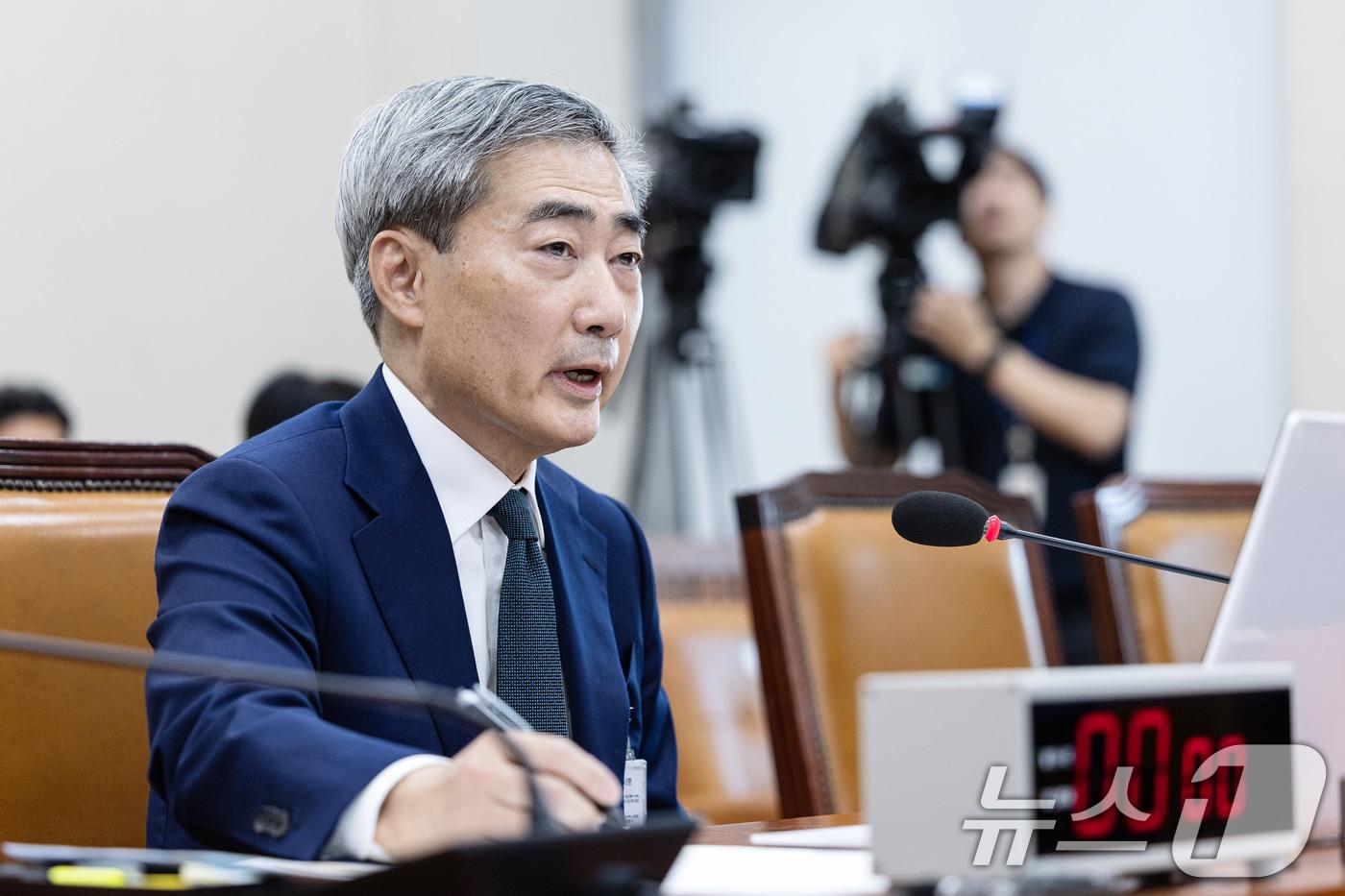 본문 이미지 - 신현송 한국은행 총재 후보자가 15일 서울 여의도 국회에서 열린 제434회국회(임시회) 재정경제기획위원회 인사청문회에서 의원 질의에 답변하고 있다. 2026.4.15 ⓒ 뉴스1 이승배 기자