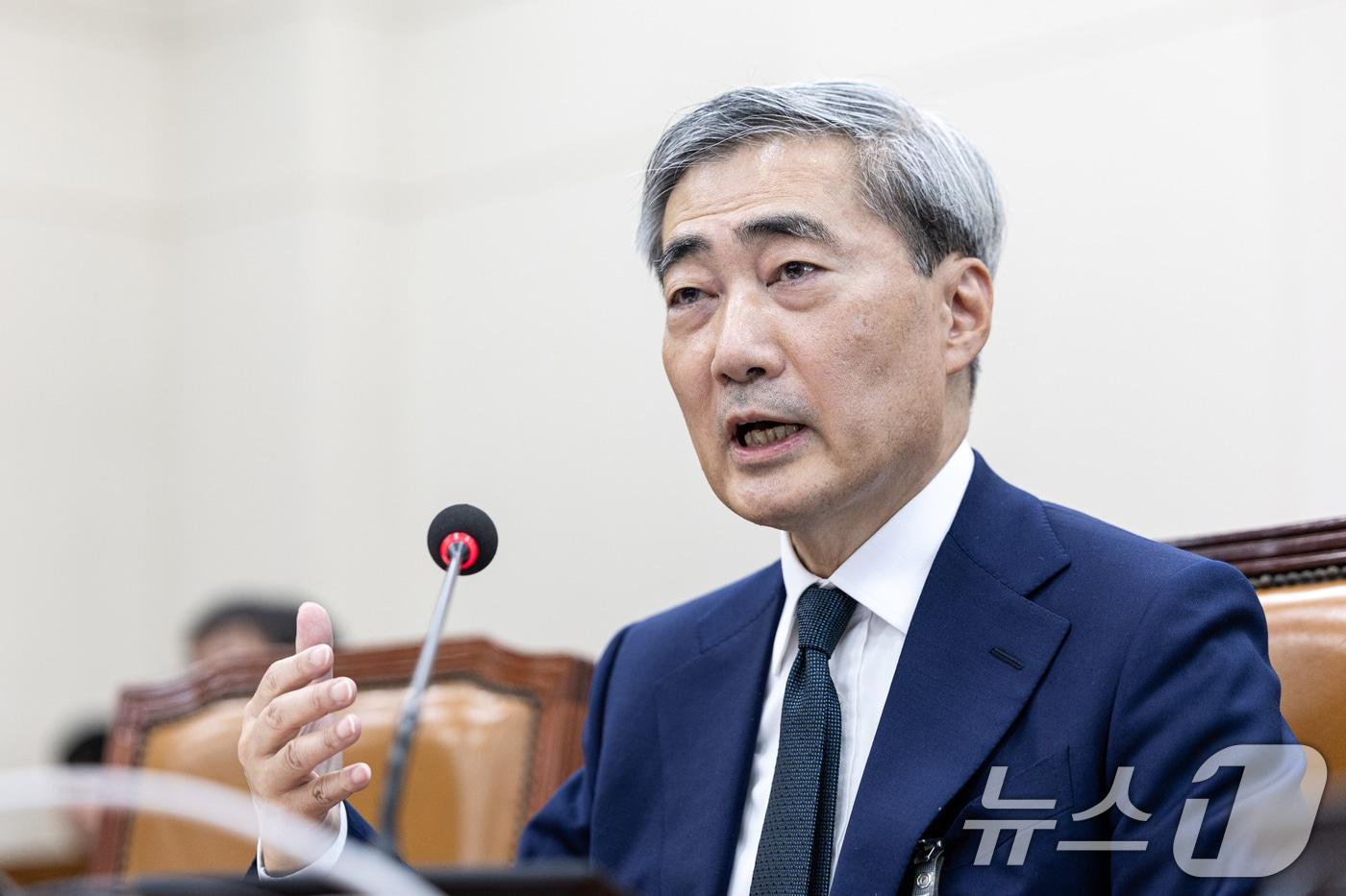 본문 이미지 - 신현송 한국은행 총재 후보자가 15일 서울 여의도 국회에서 열린 제434회국회(임시회) 재정경제기획위원회 인사청문회에서 의원 질의에 답변하고 있다. 2026.4.15 ⓒ 뉴스1 이승배 기자